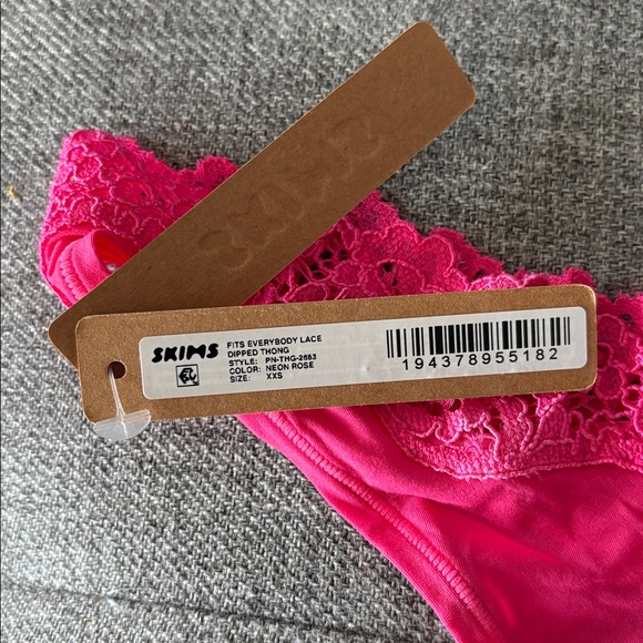 SKIMS Fits Everybody Lace Dipped Thong in Neon Rose XXS - Picture 2 of 4